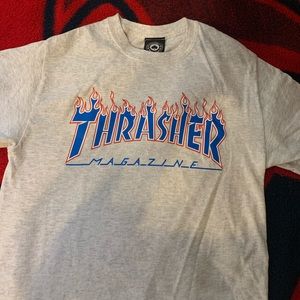 Small Men’s Thrasher shirt